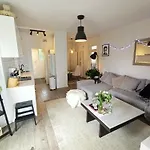 Light & Bright Apartment Near \'The Spot\' & Coogee