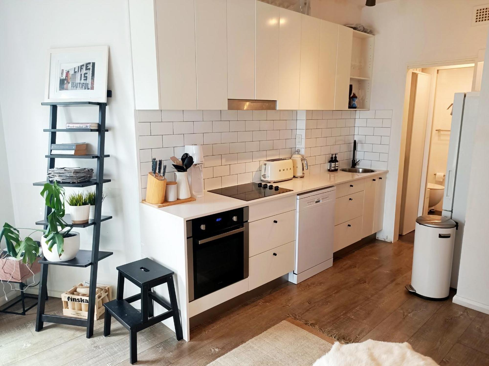 Light & Bright Near 'the Spot' & Coogee Apartment